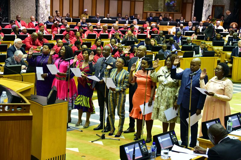 File:Chief Justice Mogoeng Mogoeng swears in designated members of the National Assembly (GovernmentZA 47855718112).jpg