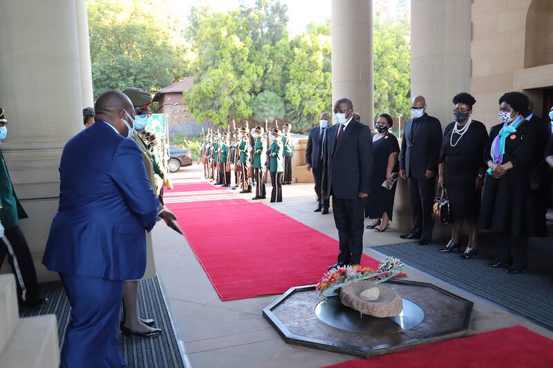 File:Deputy President Mabuza officiates the beginning of the 5 Days Remembrance of lives lost to Covid-19 and GBVF, 25 November 2020 (GovernmentZA 50644224821).jpg