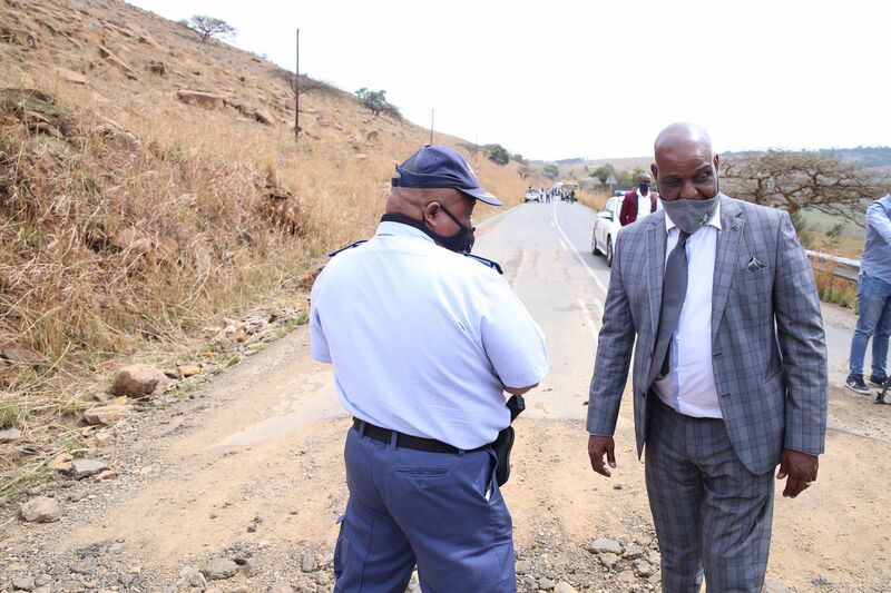 File:MEC Bheki Ntuli assesses damage to R33 in Pomeroy, KwaZulu-Natal (GovernmentZA 50381551473).jpg