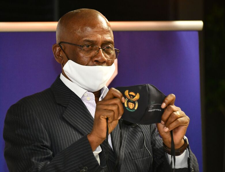 File:Ithuba National Lottery Fund hands over reusable face masks Ministers Zweli Mkhize and Bheki Cele in Sandton (GovernmentZA 49869740511).jpg