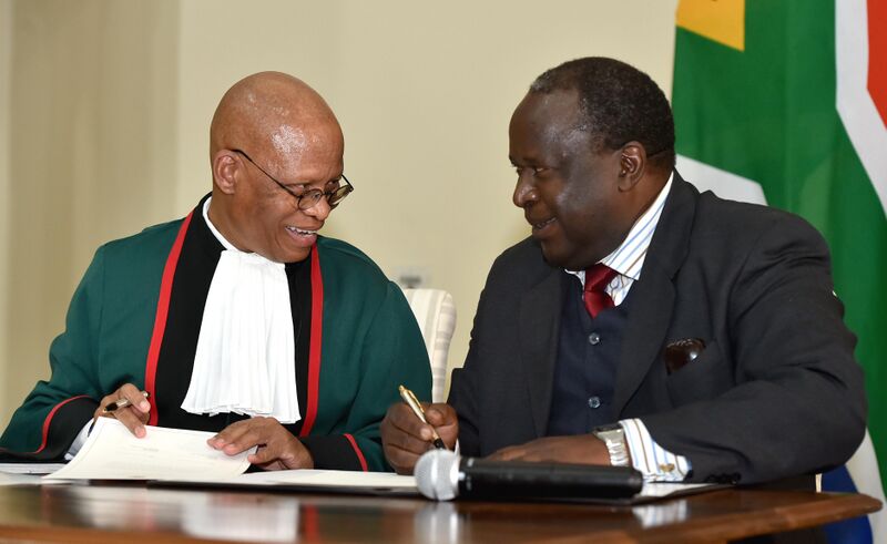 File:Chief Justice Mogoeng Mogoeng swears in newly appointed Ministers (GovernmentZA 47972107017).jpg