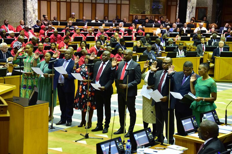 File:Chief Justice Mogoeng Mogoeng swears in designated members of the National Assembly (GovernmentZA 40941160203).jpg