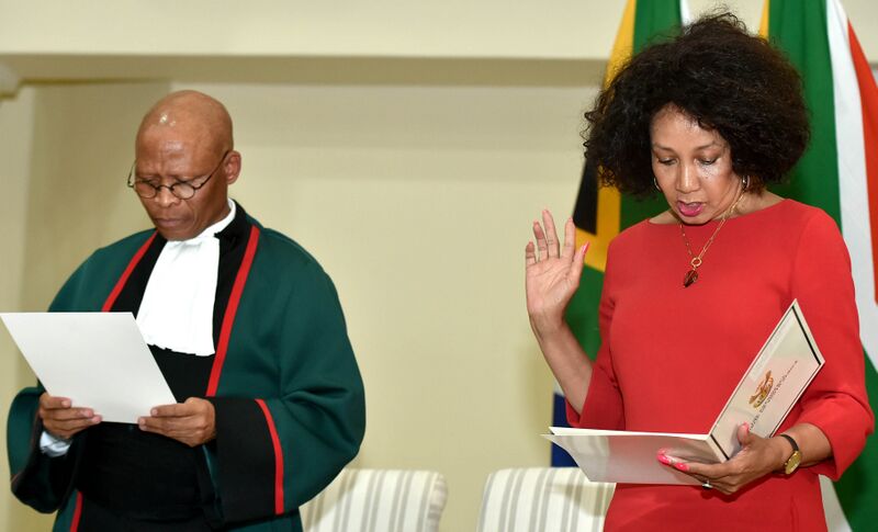File:Chief Justice Mogoeng Mogoeng swears in newly appointed Ministers (GovernmentZA 47972160761).jpg