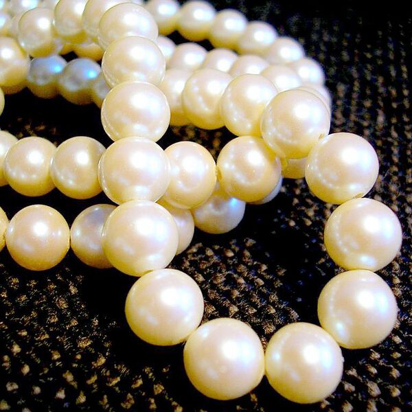 File:Pearl necklace (photo) (Radiopaedia 7925).jpg