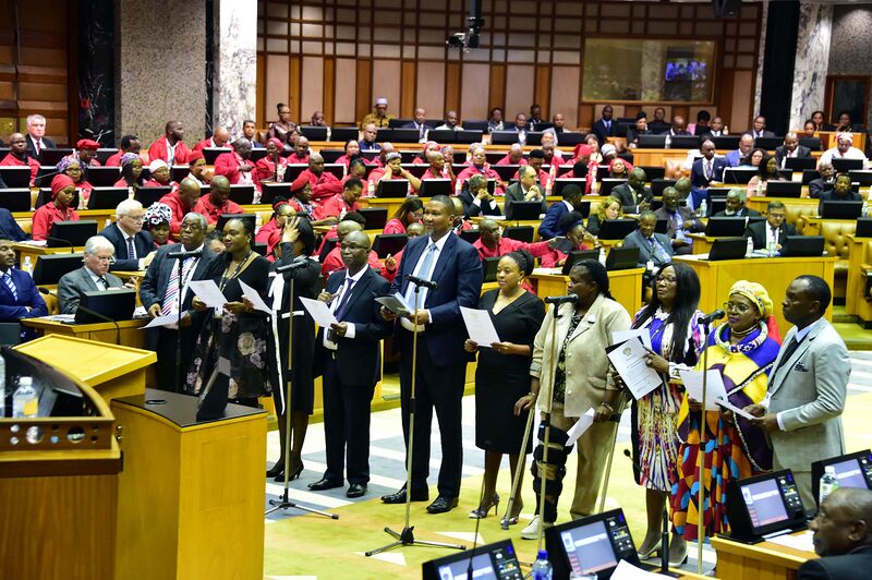 File:Chief Justice Mogoeng Mogoeng swears in designated members of the National Assembly (GovernmentZA 47907767101).jpg