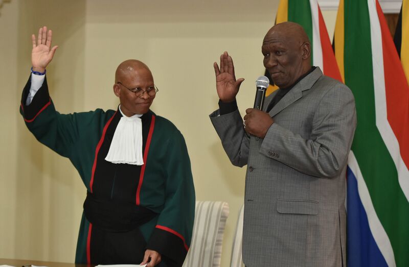 File:Chief Justice Mogoeng Mogoeng swears in newly appointed Ministers (GovernmentZA 47972103397).jpg