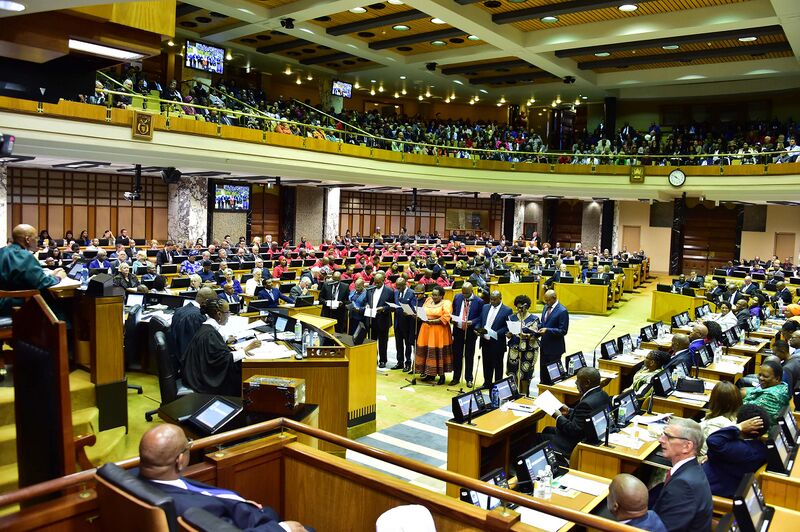 File:Chief Justice Mogoeng Mogoeng swears in designated members of the National Assembly (GovernmentZA 47855721462).jpg