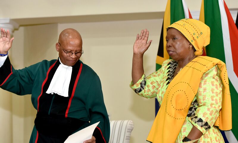 File:Chief Justice Mogoeng Mogoeng swears in newly appointed Ministers (GovernmentZA 47972119968).jpg
