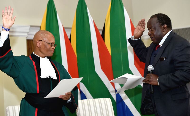 File:Chief Justice Mogoeng Mogoeng swears in newly appointed Ministers (GovernmentZA 47972107177).jpg