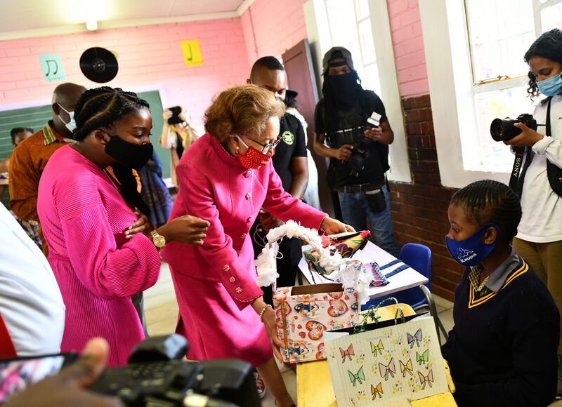 File:First Lady Dr Tshepo Motsepe inspects Art Hub at Khatlamping Primary School “Pink Room” Safe Space Initiative launch (GovernmentZA 50445414217).jpg