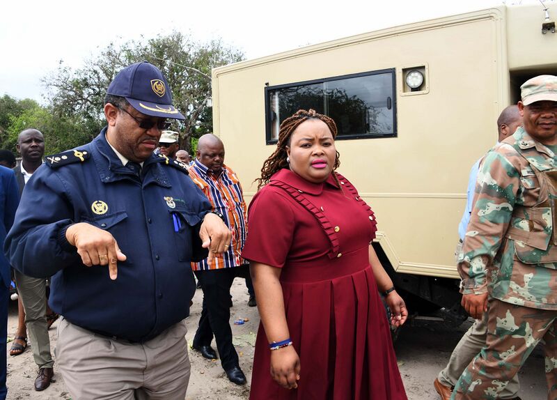 File:Deputy Ministers Thembi Siweya and Njabulo Nzuzato visit Emanguzi border post (GovernmentZA 48896004426).jpg
