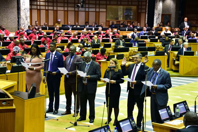 File:Chief Justice Mogoeng Mogoeng swears in designated members of the National Assembly (GovernmentZA 40941160353).jpg