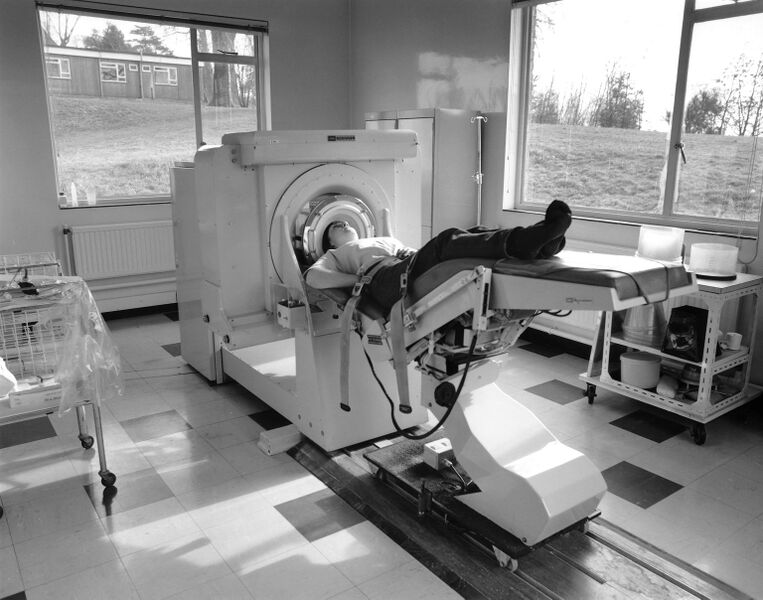 File:First CT scanner (Radiopaedia 85113).jpg