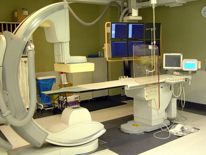 Figure 3.19 Angiography Machine with C-Arm.jpg