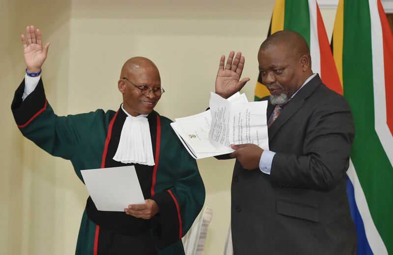 File:Chief Justice Mogoeng Mogoeng swears in newly appointed Ministers (GovernmentZA 47972103277).jpg