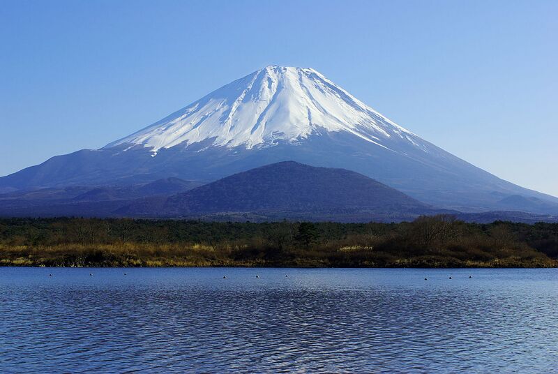 File:Mount Fuji (photo) (Radiopaedia 30931).jpg