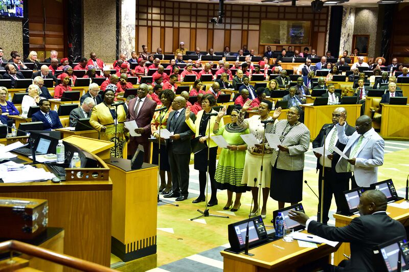 File:Chief Justice Mogoeng Mogoeng swears in designated members of the National Assembly (GovernmentZA 40941161253).jpg