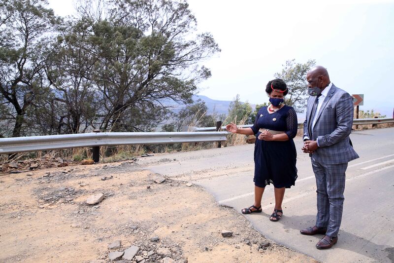 File:MEC Bheki Ntuli assesses damage to R33 in Pomeroy, KwaZulu-Natal (GovernmentZA 50381551583).jpg