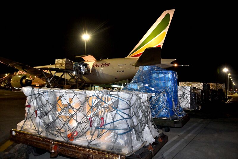 File:Arrival of medical supplies donated by the People’s Republic of China to South Africa (GovernmentZA 49776911787).jpg