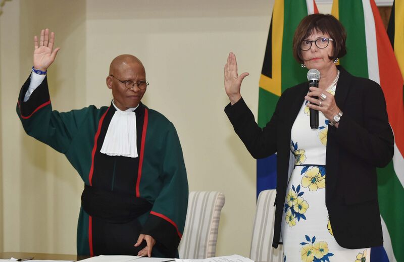 File:Chief Justice Mogoeng Mogoeng swears in newly appointed Ministers (GovernmentZA 47972115798).jpg
