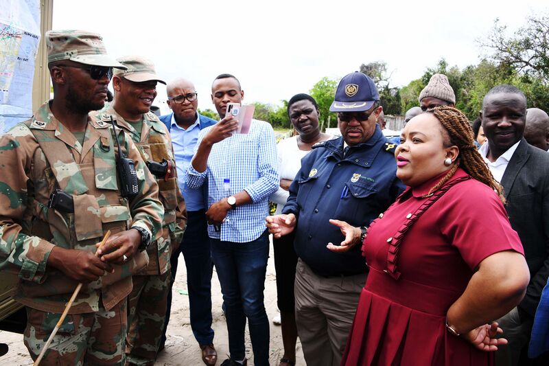 File:Deputy Ministers Thembi Siweya and Njabulo Nzuzato visit Emanguzi border post (GovernmentZA 48895470243).jpg