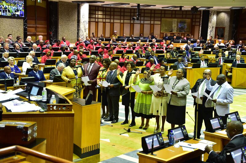 File:Chief Justice Mogoeng Mogoeng swears in designated members of the National Assembly (GovernmentZA 40941161563).jpg