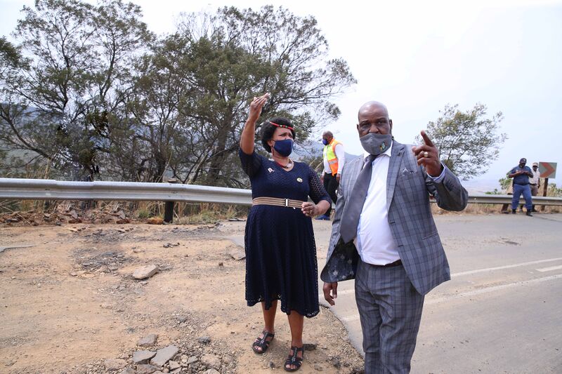 File:MEC Bheki Ntuli assesses damage to R33 in Pomeroy, KwaZulu-Natal (GovernmentZA 50381551328).jpg