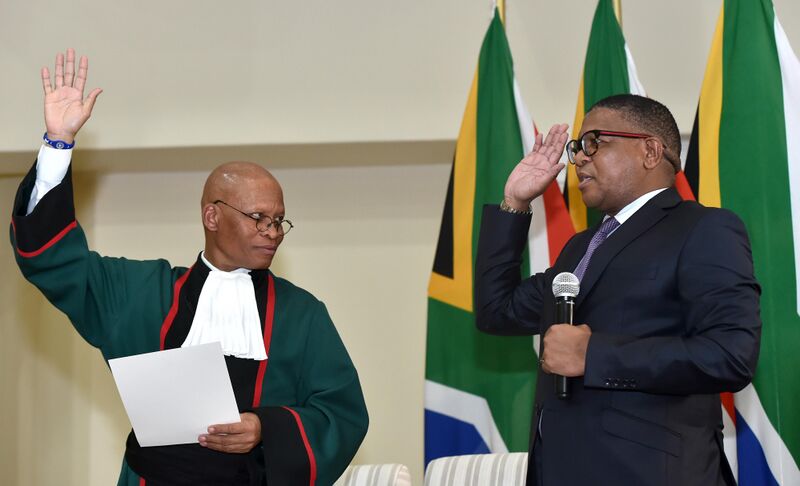 File:Chief Justice Mogoeng Mogoeng swears in newly appointed Ministers (GovernmentZA 47972116893).jpg