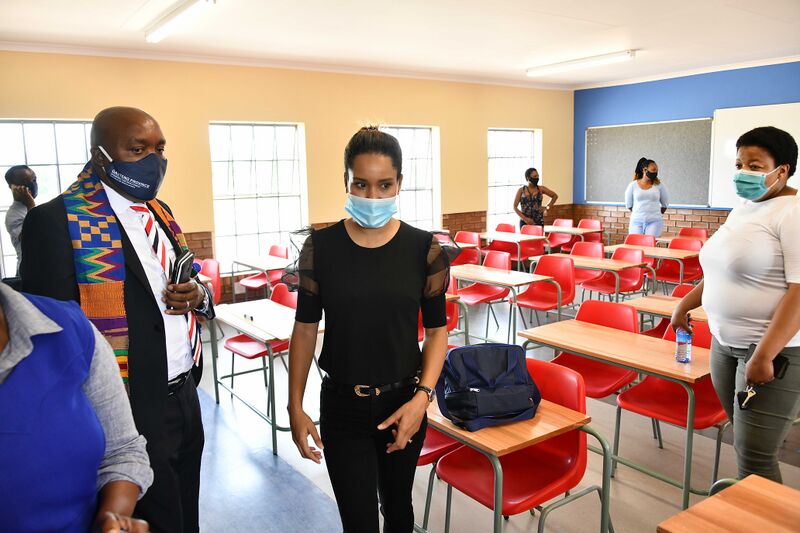 File:MEC Tasneem Motara hands over Abram Hlophe Primary School in Katlehong, Gauteng (GovernmentZA 50931931081).jpg